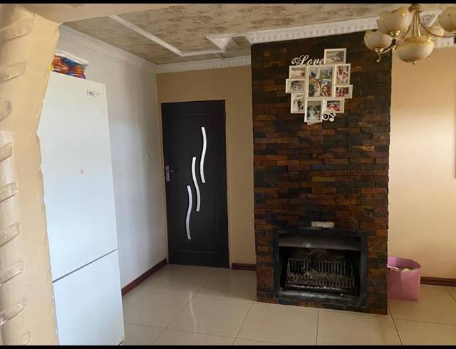 2 BEDROOM HOUSE FOR SALE IN TSAKANE